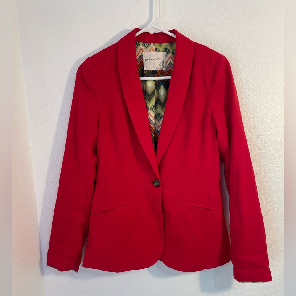 Crimson red blazer with patterned lining, size S. In perfect condition!